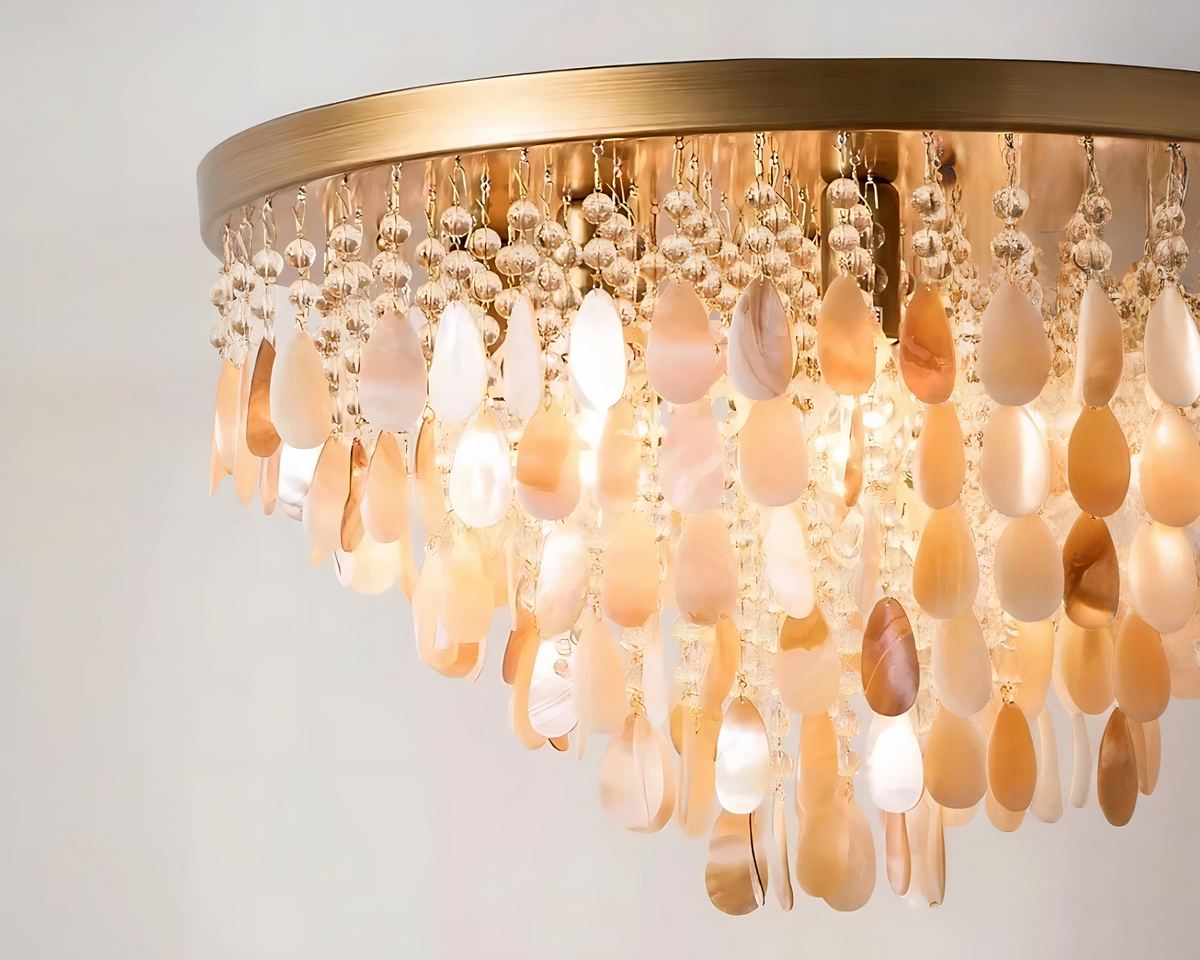 Lustre à pampilles en coquillage sur monture dorée, vue 4