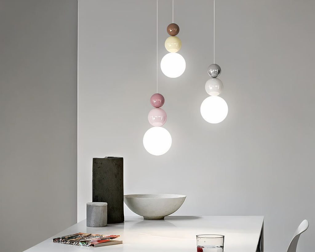 Lustre cuisine à trois boules colorées style nordique