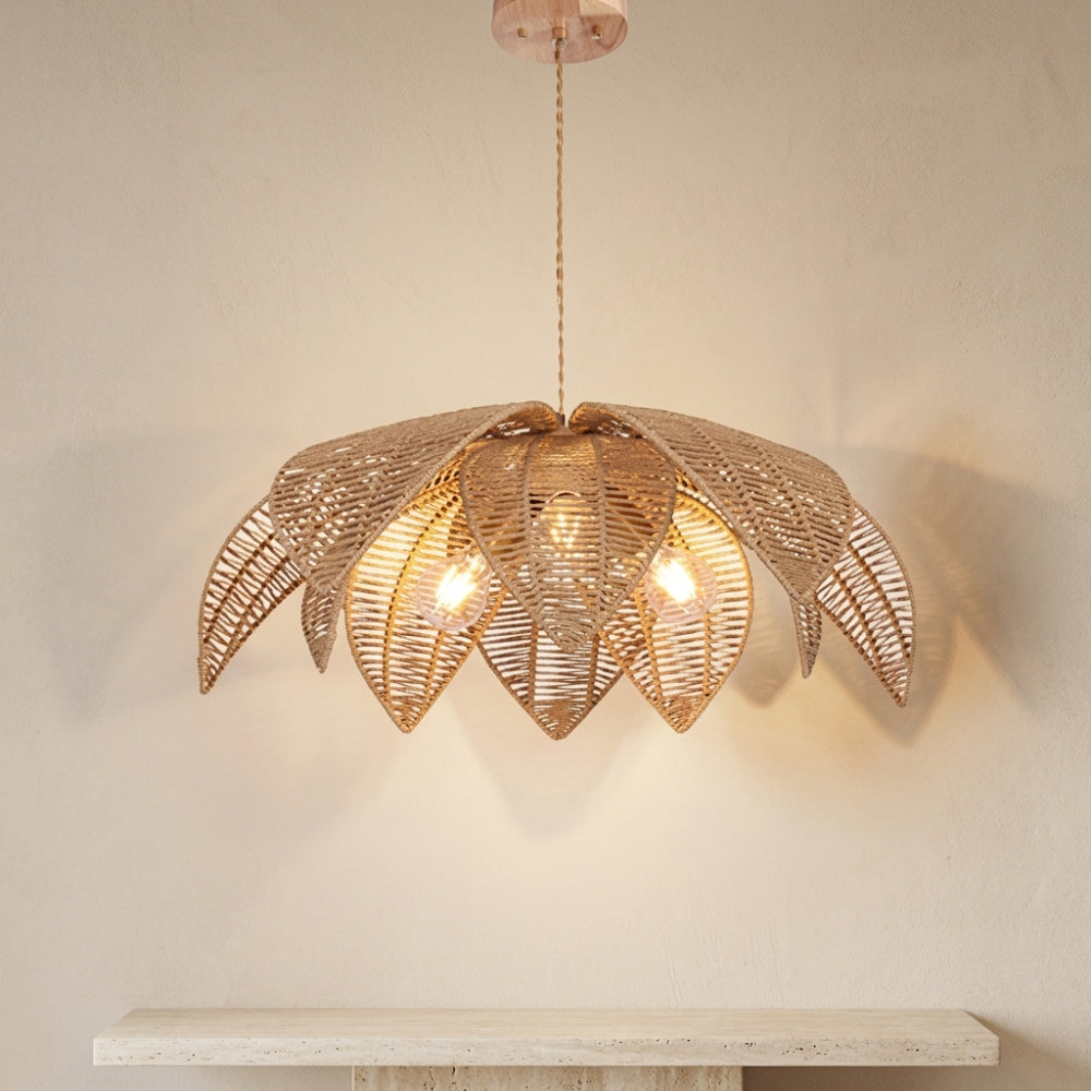 Lustre Bali fleur en rotin à trois lampes