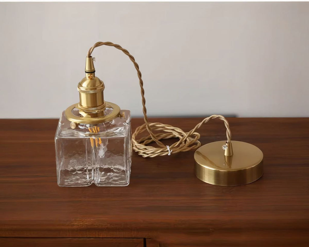 Lustre art déco cube en verre texturé et laiton, vue 5
