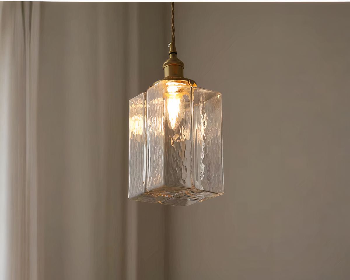 Lustre art déco cube en verre texturé et laiton, vue 8