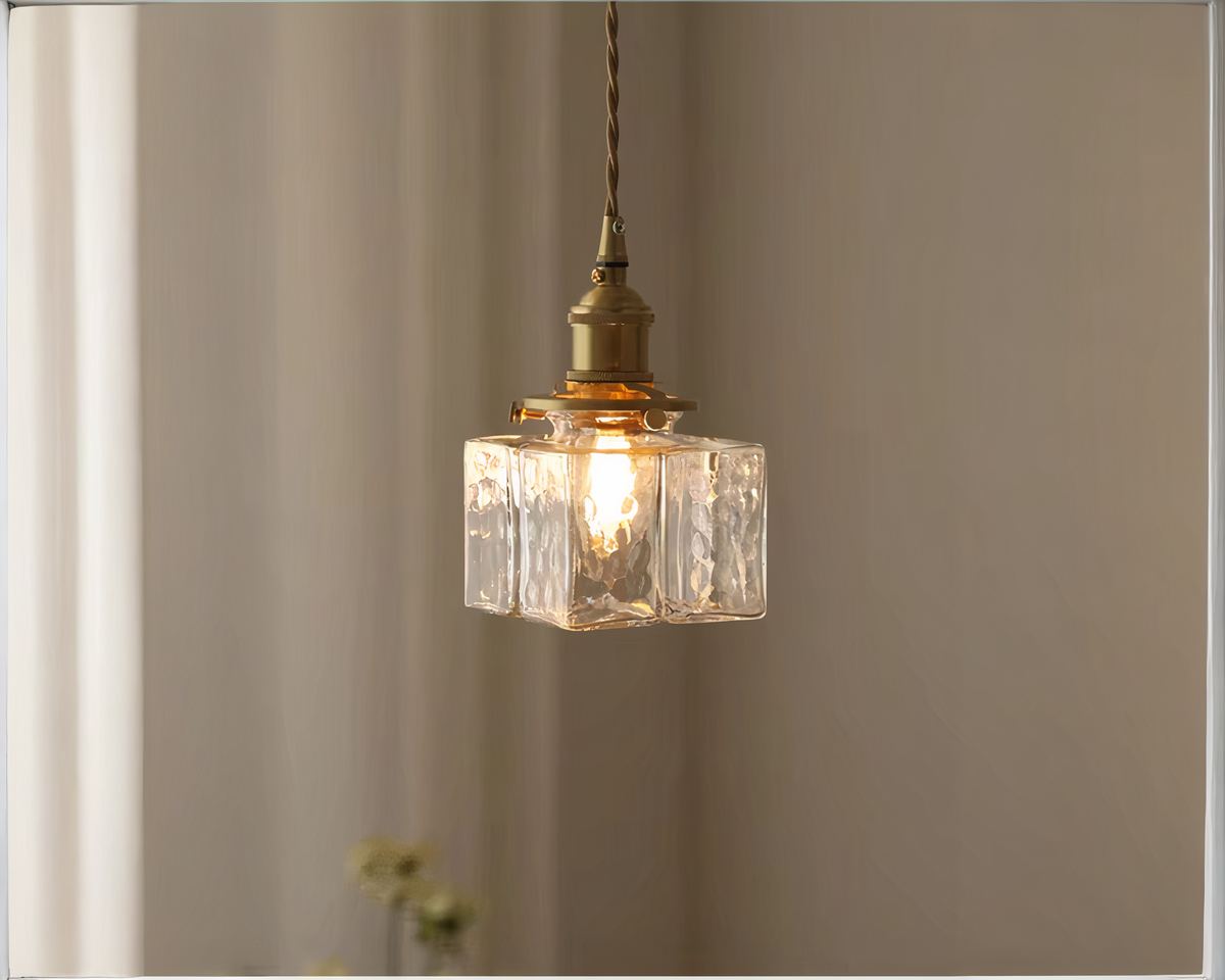 Lustre art déco cube en verre texturé et laiton, vue 9