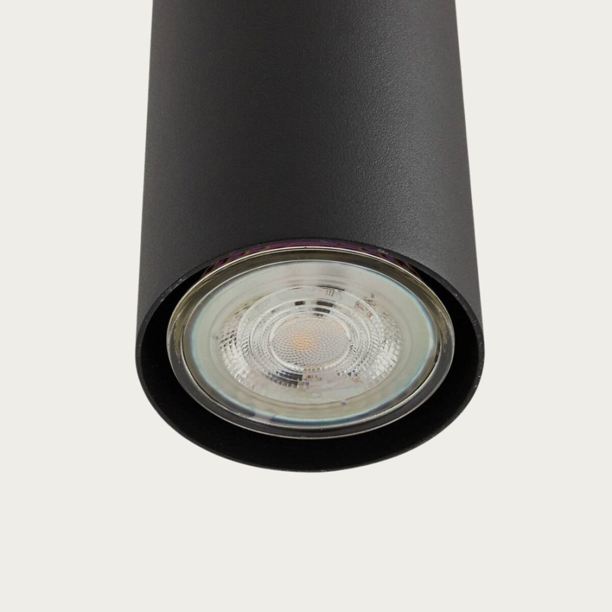 Lustre escalier tube vertical noir en aluminium, vue 7