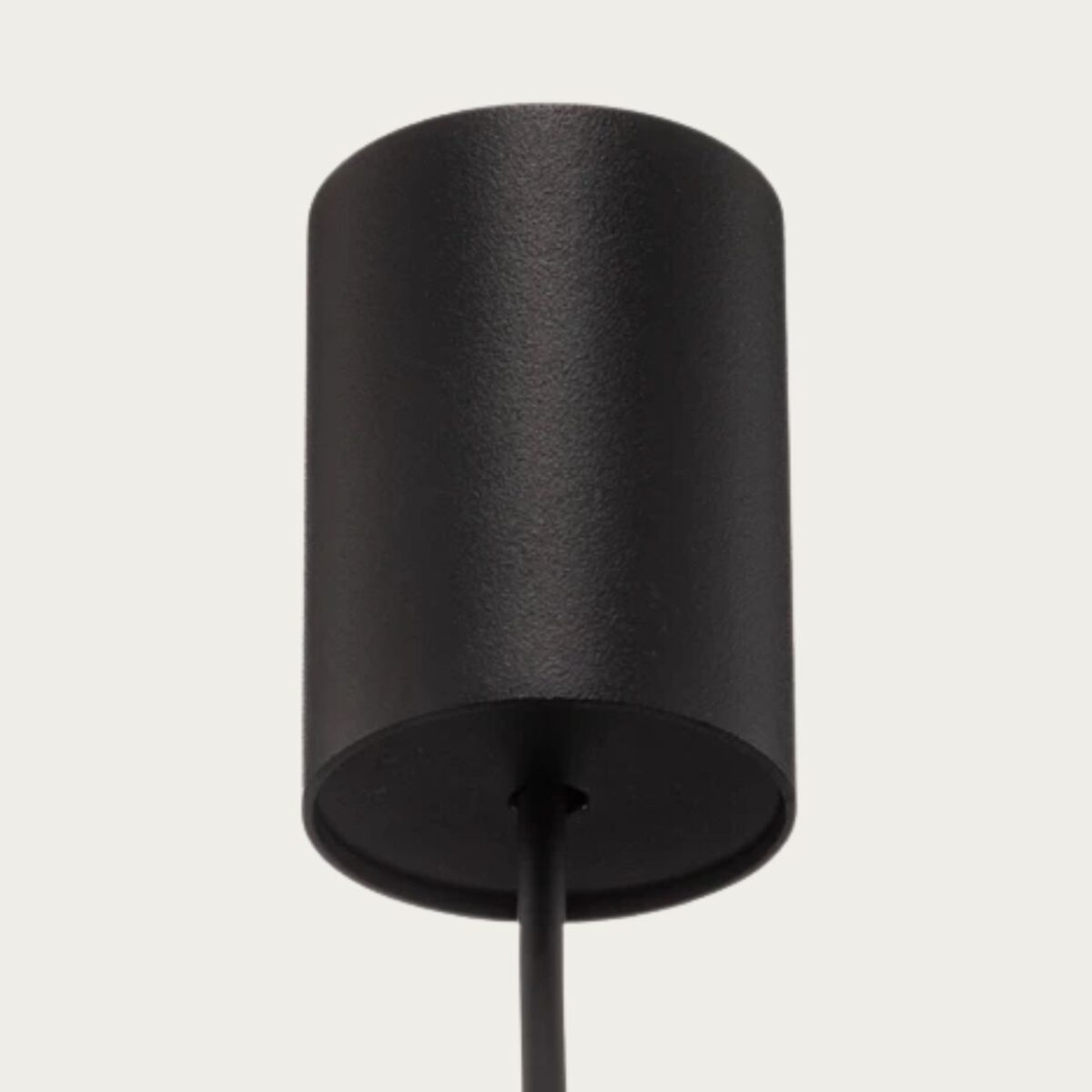 Lustre escalier tube vertical noir en aluminium, vue 8
