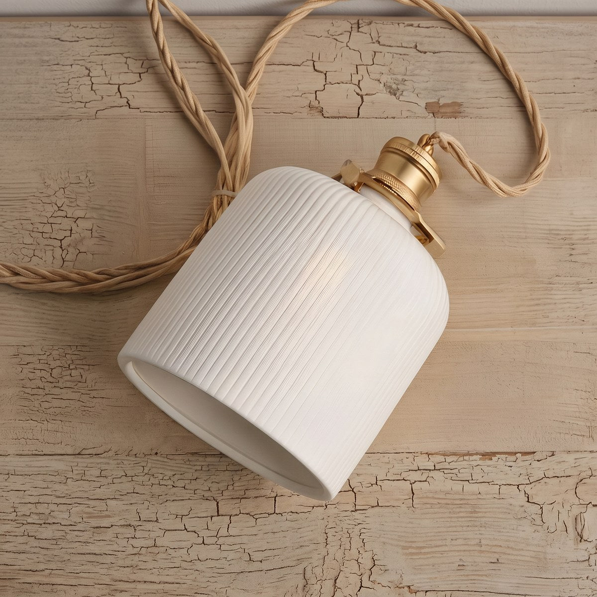 Lustre art déco en céramique blanche et laiton, vue 6