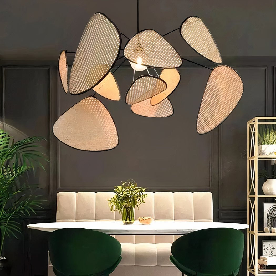Lustre en rotin à pétales cannés cerclés de noir, vue 3
