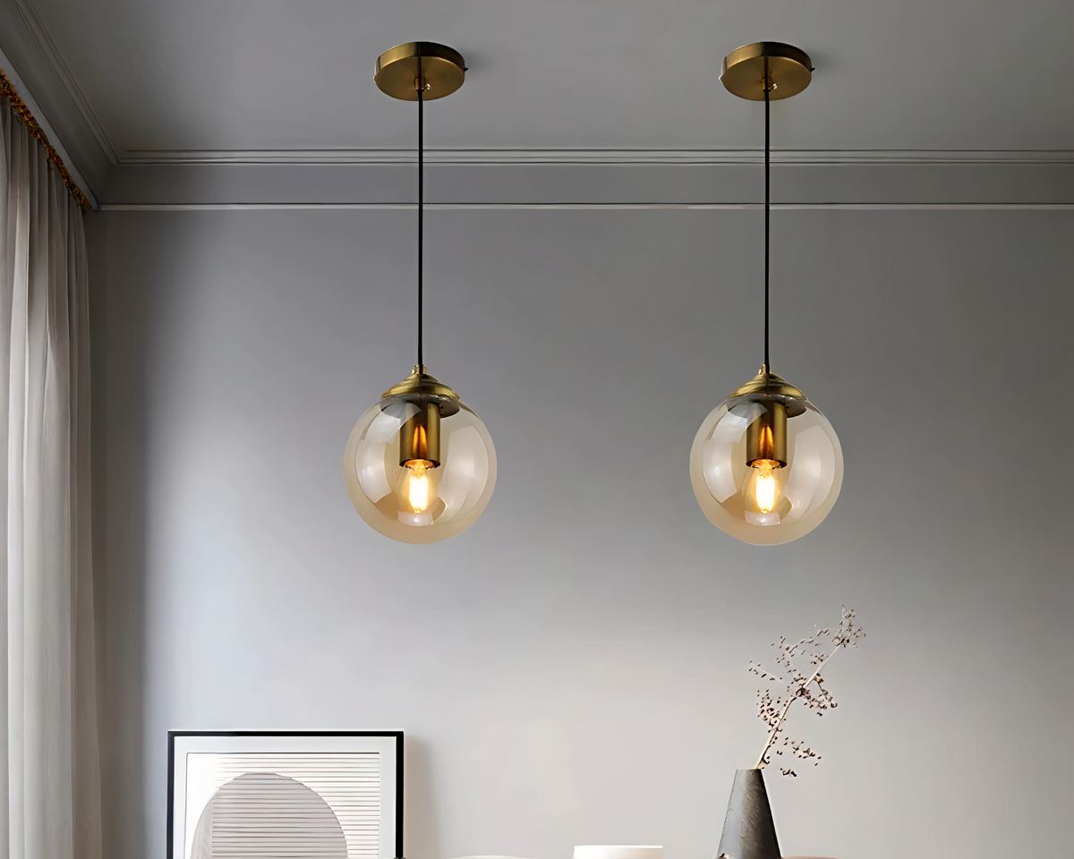 Lustre bureau en verre forme ampoule géante, vue 2