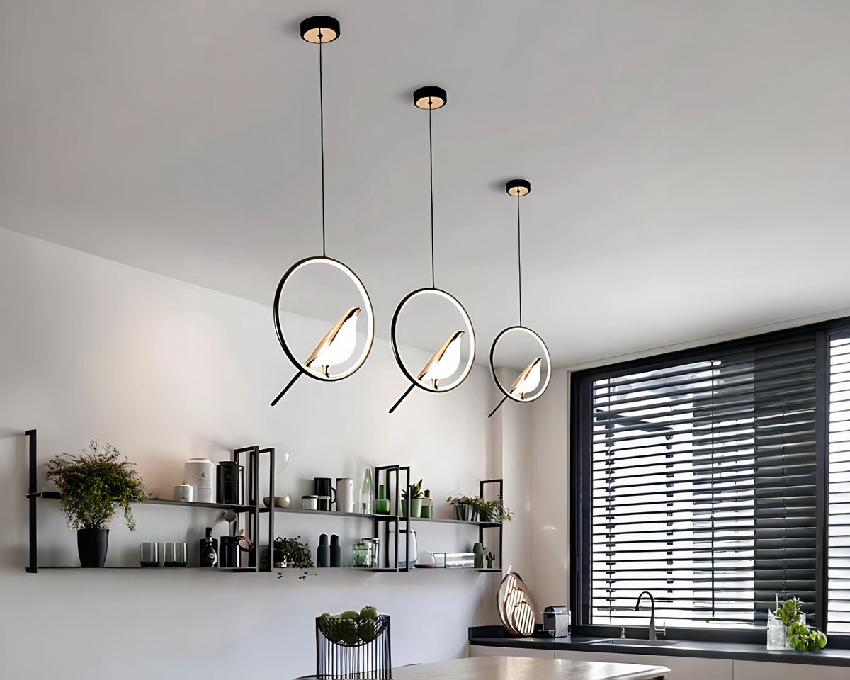 Lustre LED cercle noir et oiseau perché