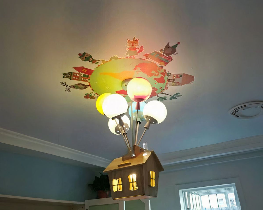 Lustre en bambou maison volante et ballons colorés, vue 5