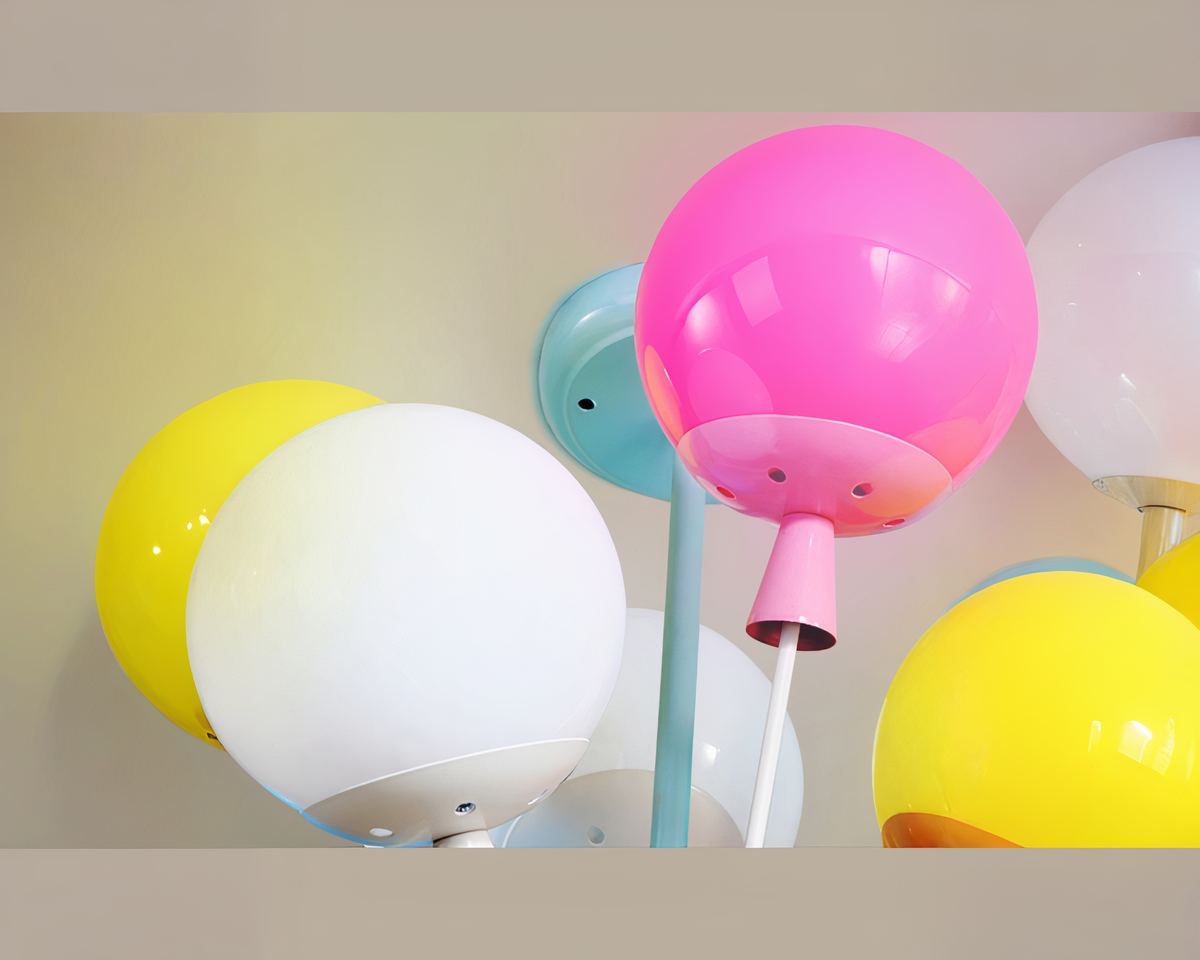 Lustre en bambou maison volante et ballons colorés, vue 8