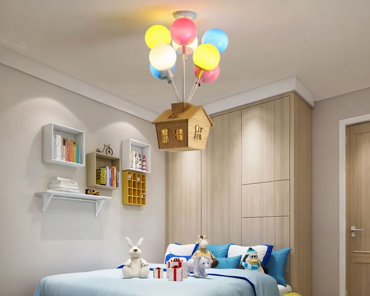 Lustre en bambou maison volante et ballons colorés, vue 11