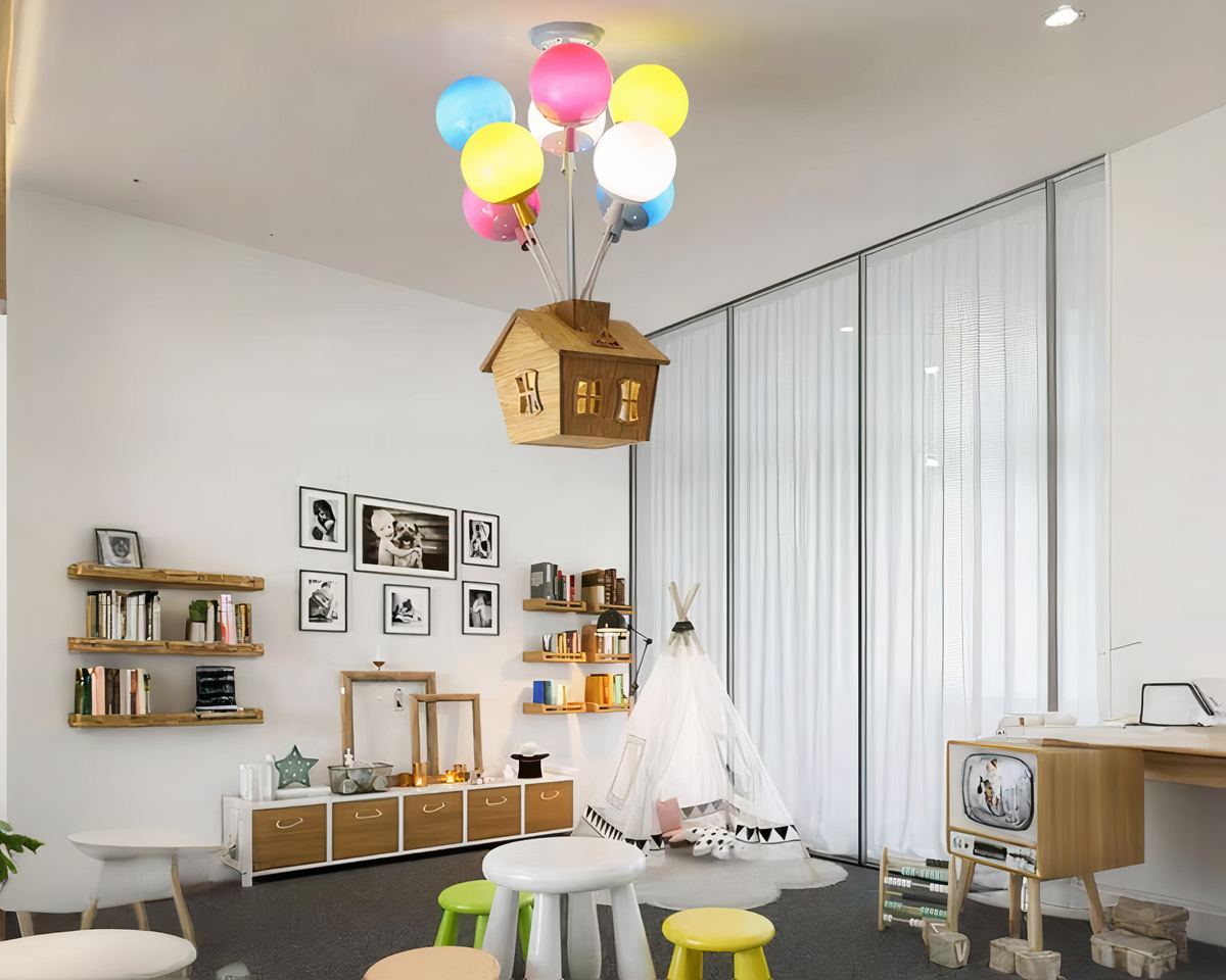 Lustre en bambou maison volante et ballons colorés, vue 12