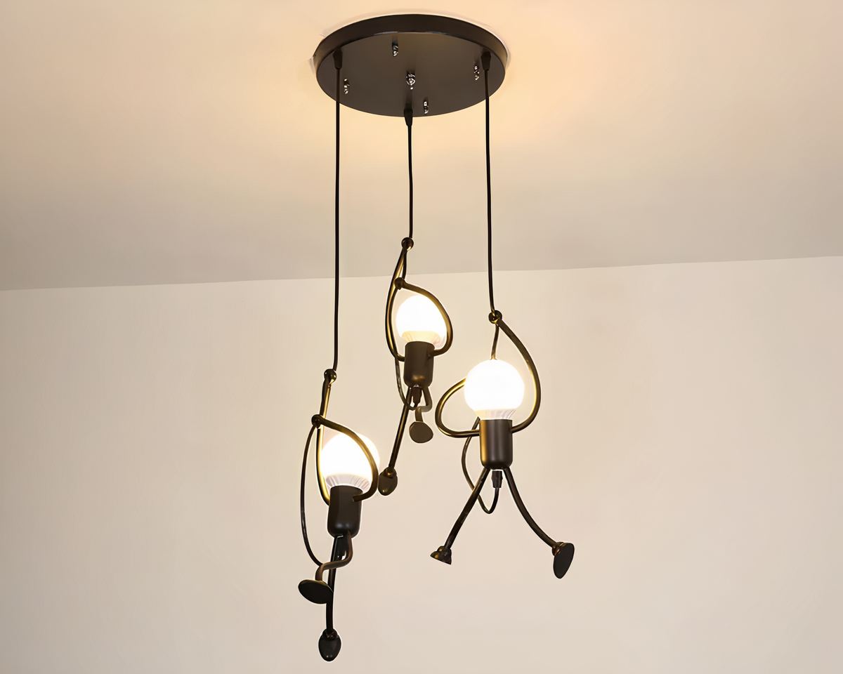 Lustre chambre ado à bonhommes suspendus en métal noir