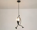 Lustre chambre ado à bonhommes suspendus en métal noir, vue 3