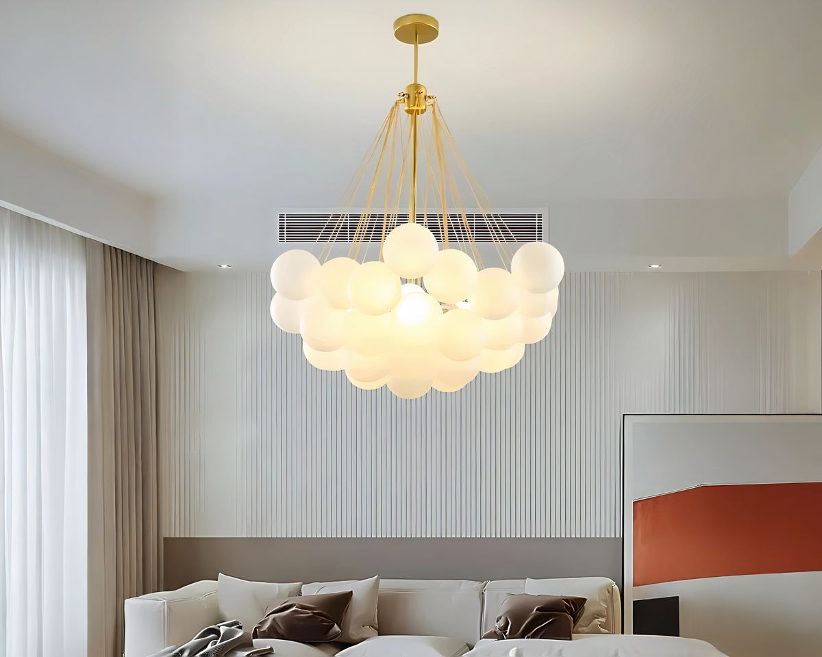 Lustre boule en grappe de globes de verre givré, vue 2