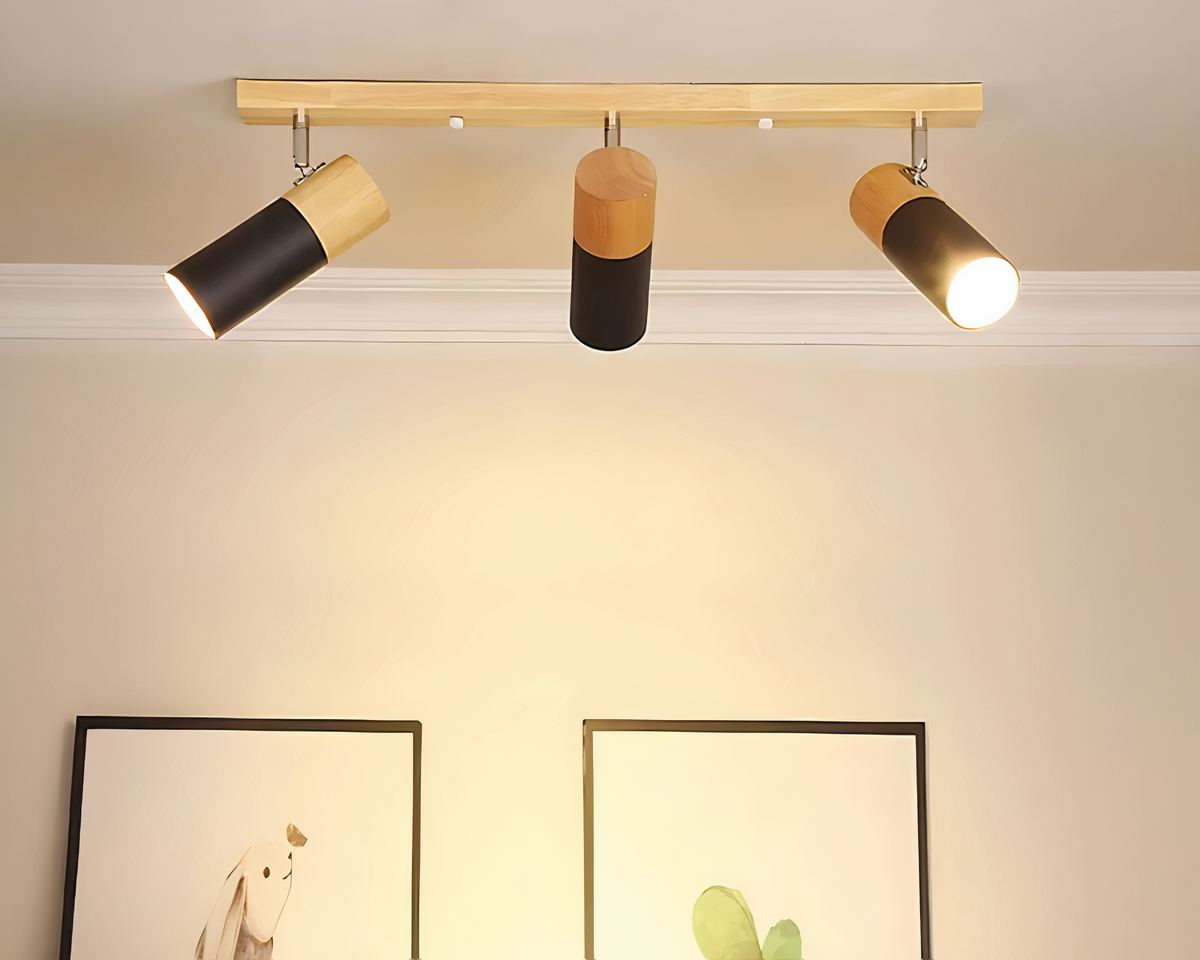 Lustre scandinave barre en bois à trois spots