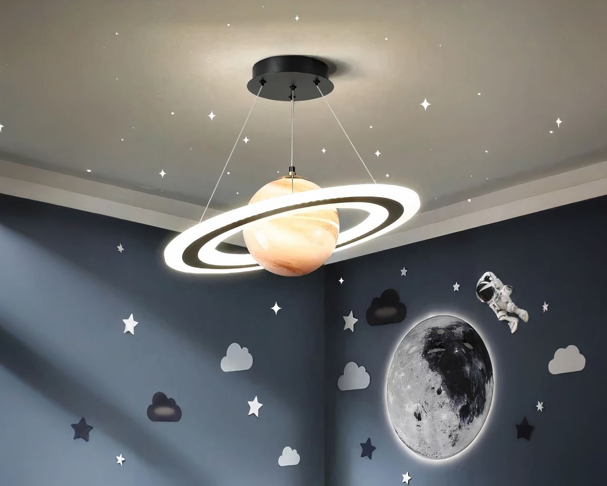 Lustre chambre ado planète à anneau lumineux, vue 2