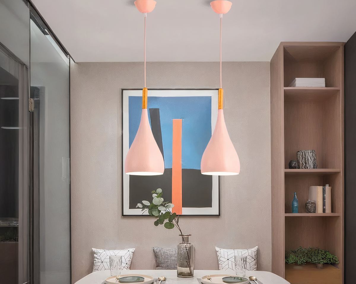 Lustre scandinave étroit et allongé en métal et bois, vue 2