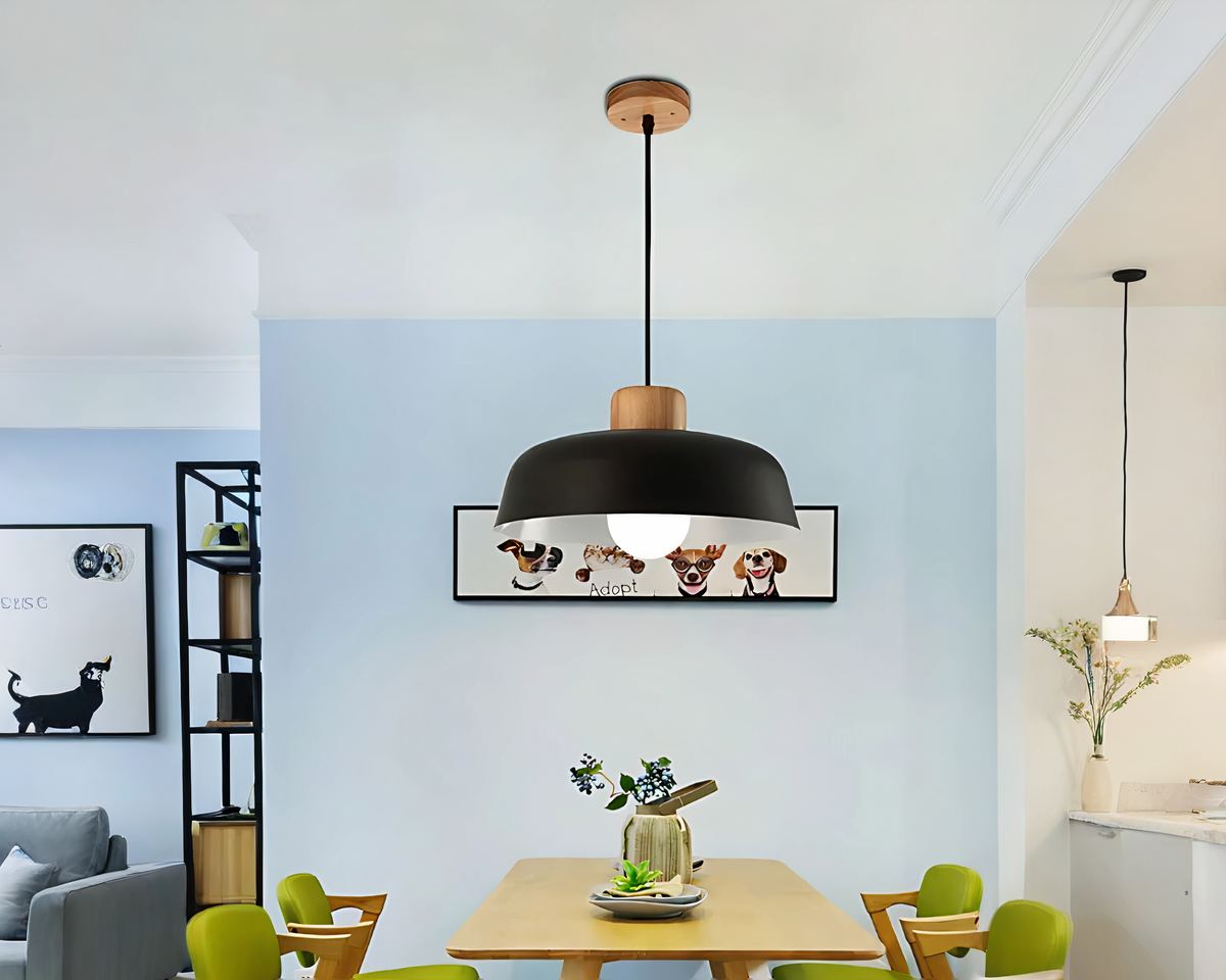 Lustre scandinave en métal coloré et attache en bois, vue 2