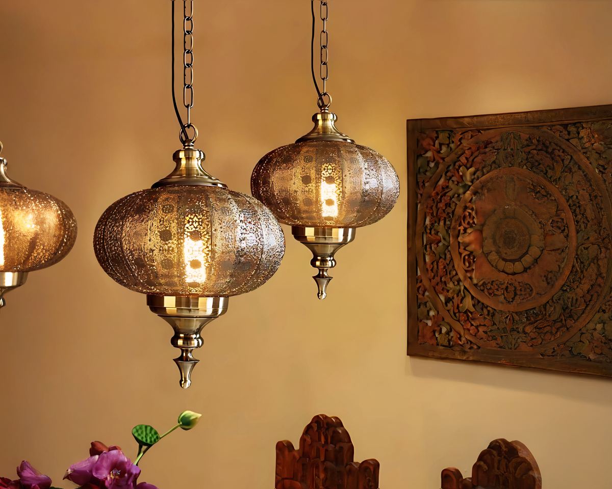 Lustre marocain doré à découpes géométriques
