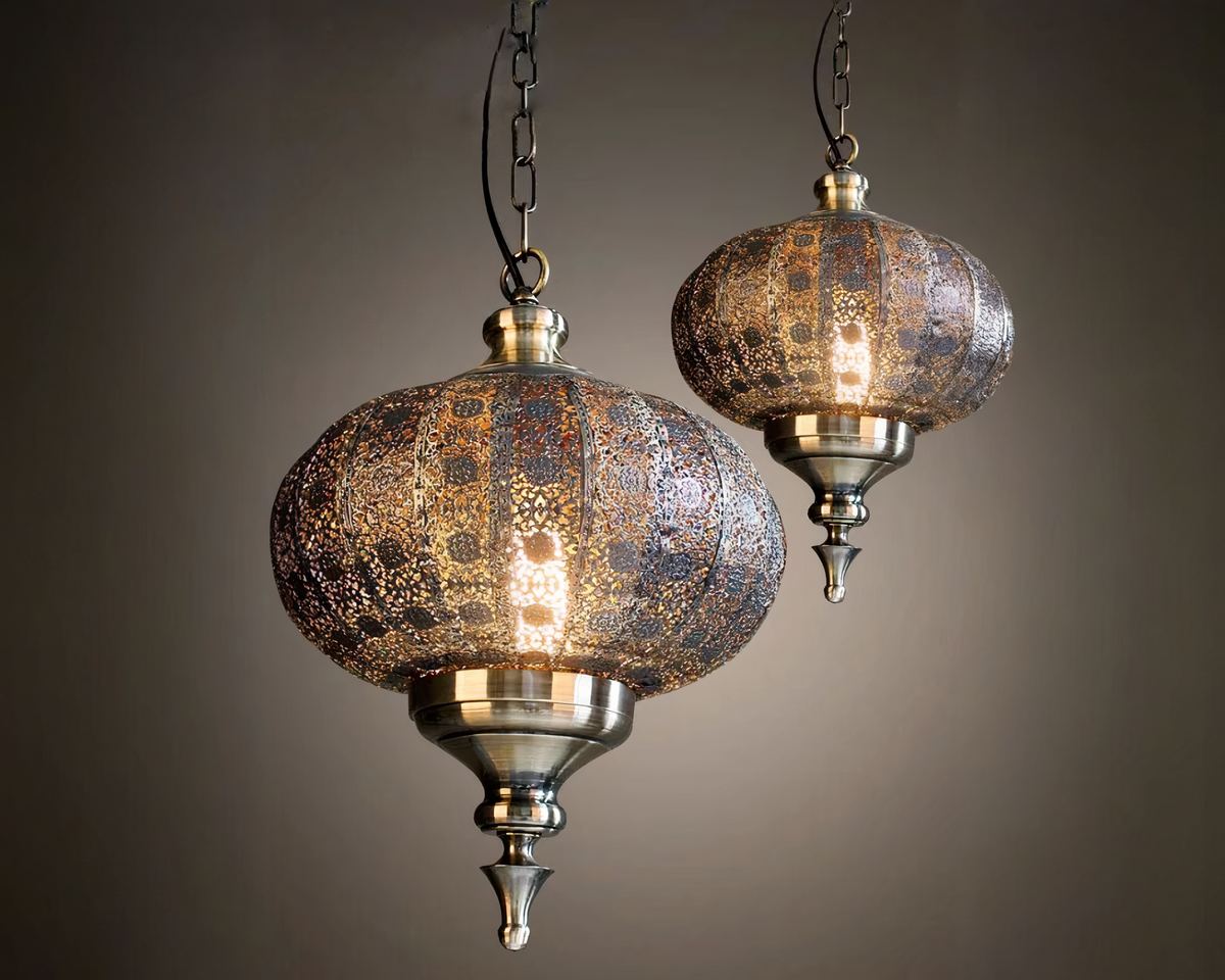 Lustre marocain doré à découpes géométriques, vue 4