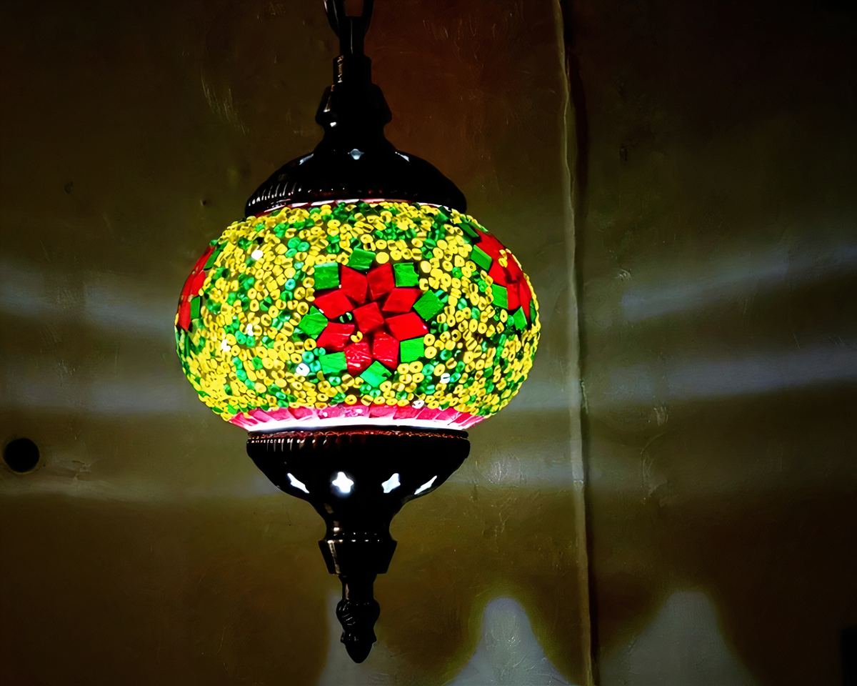 Lustre marocain long en mosaïque de verre colorée, vue 3
