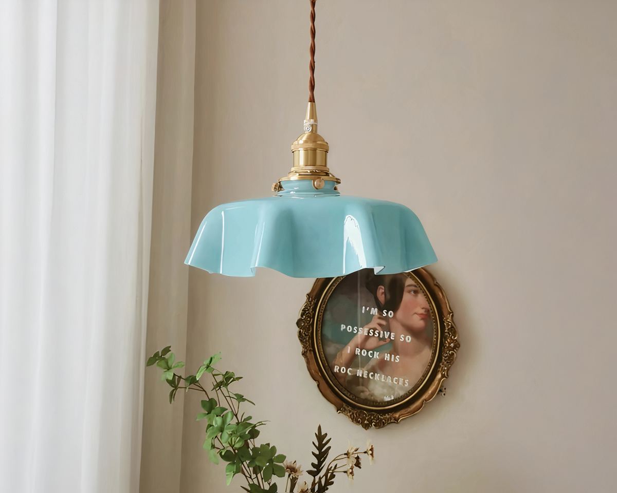 Lustre opaline pastel à collerette ondulée, vue 5