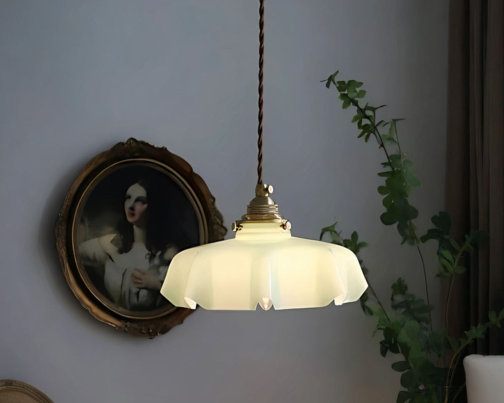 Lustre opaline pastel à collerette ondulée, vue 8