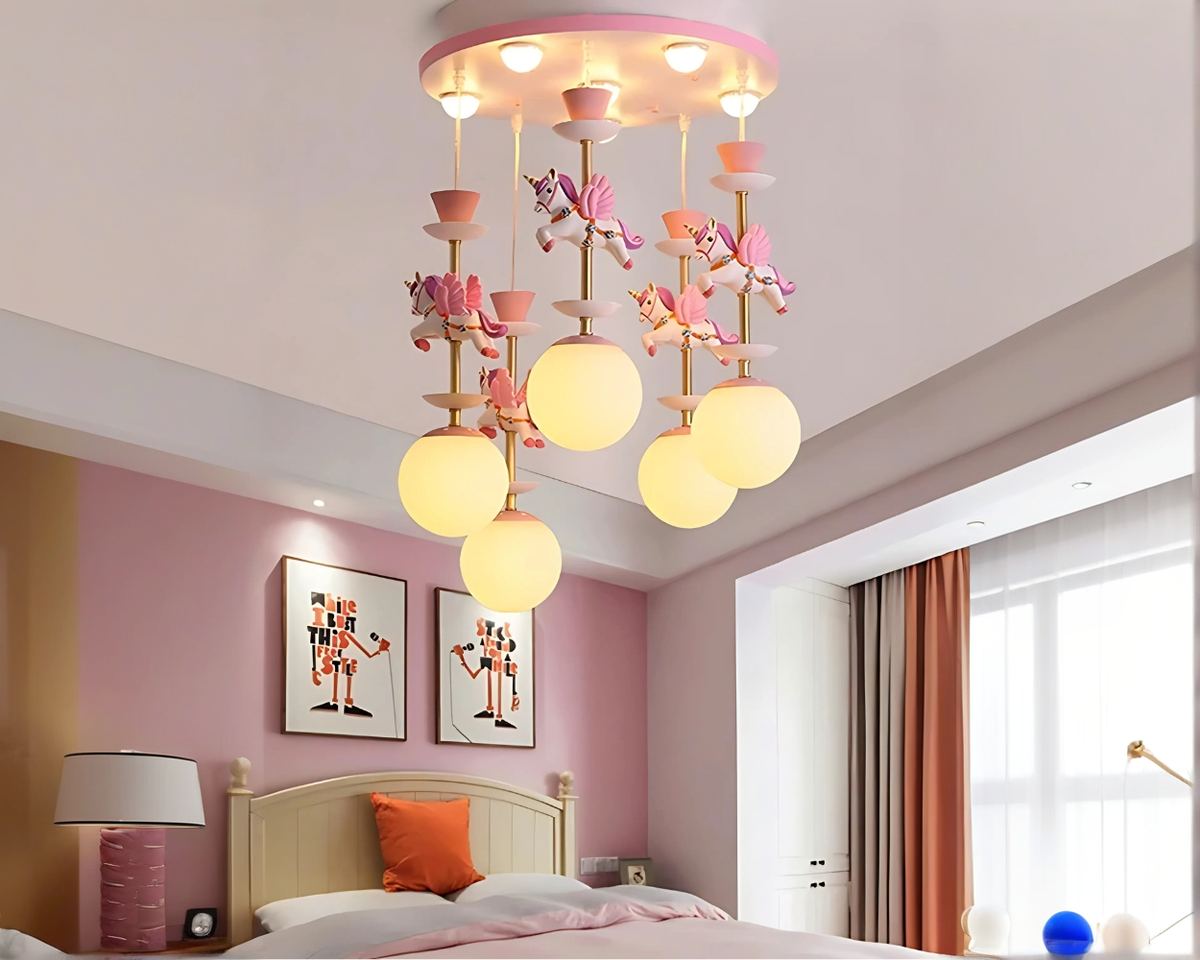 Lustre chambre manège rose et licornes en résine, vue 4