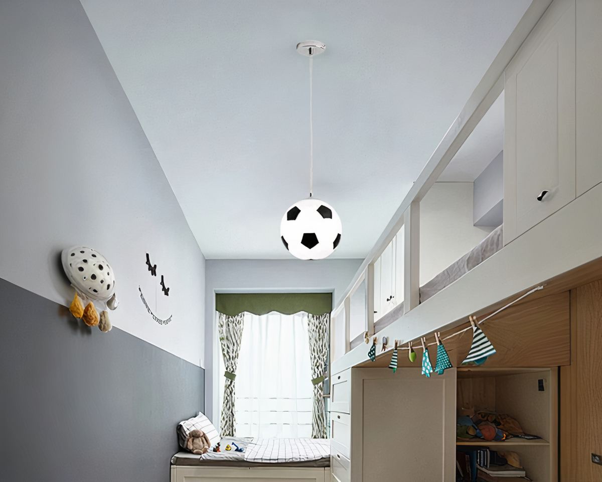 Lustre chambre ballon de football en verre et métal, vue 3