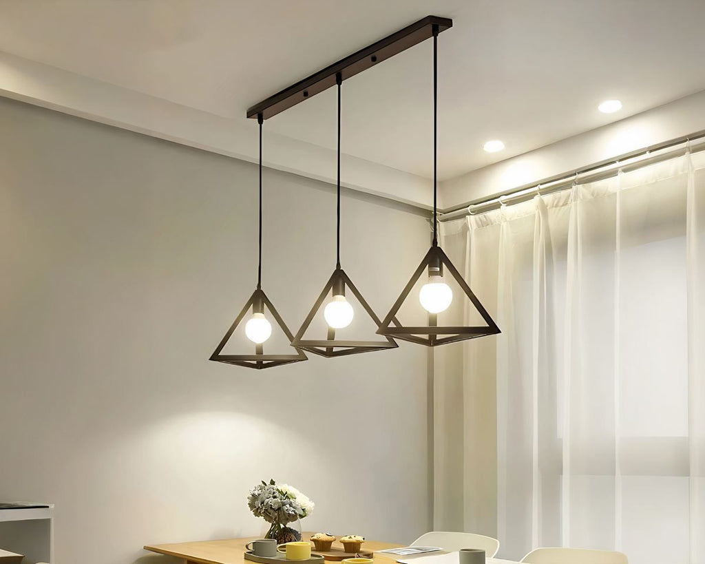 Lustre 3 suspensions triangulaires en métal noir