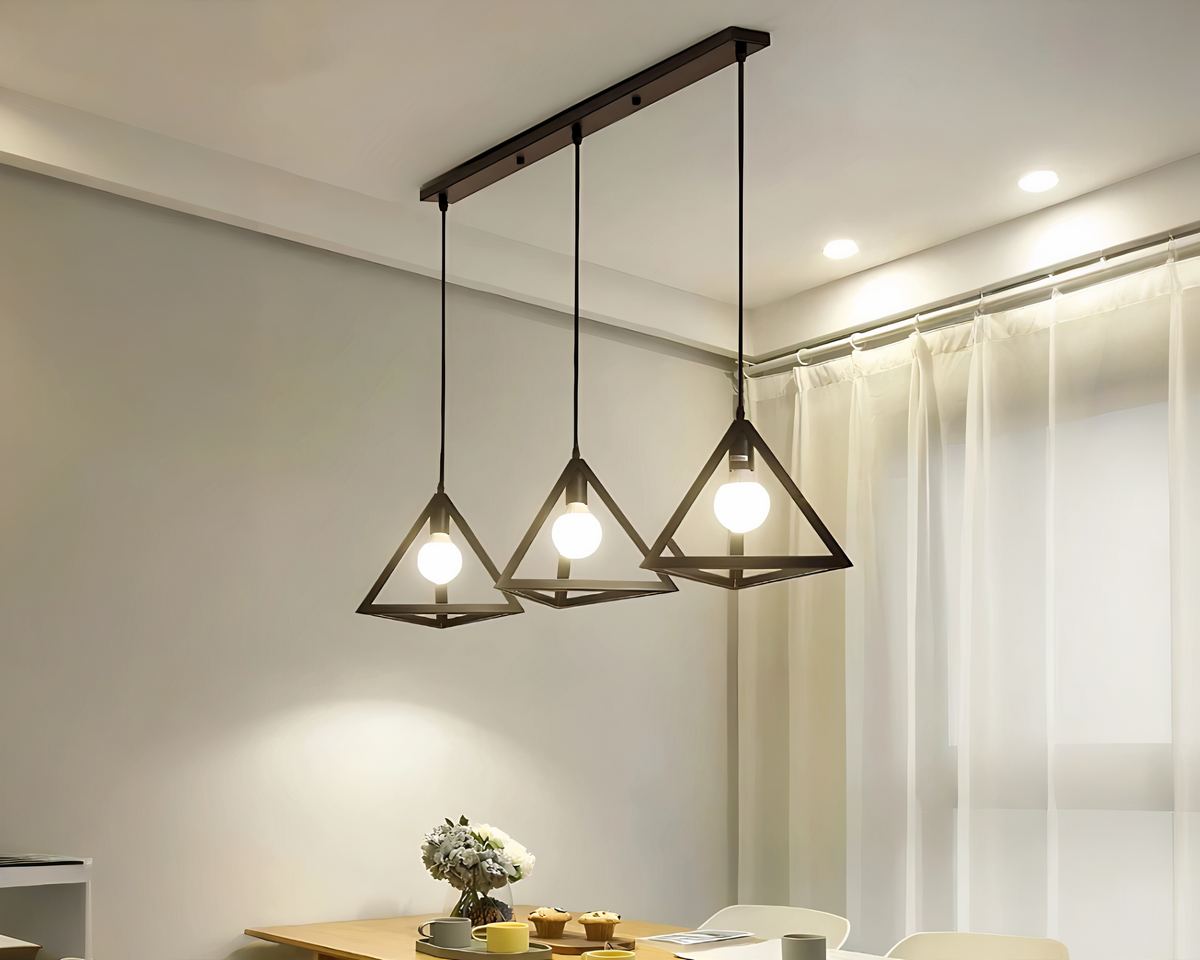 Lustre 3 suspensions triangulaires en métal noir