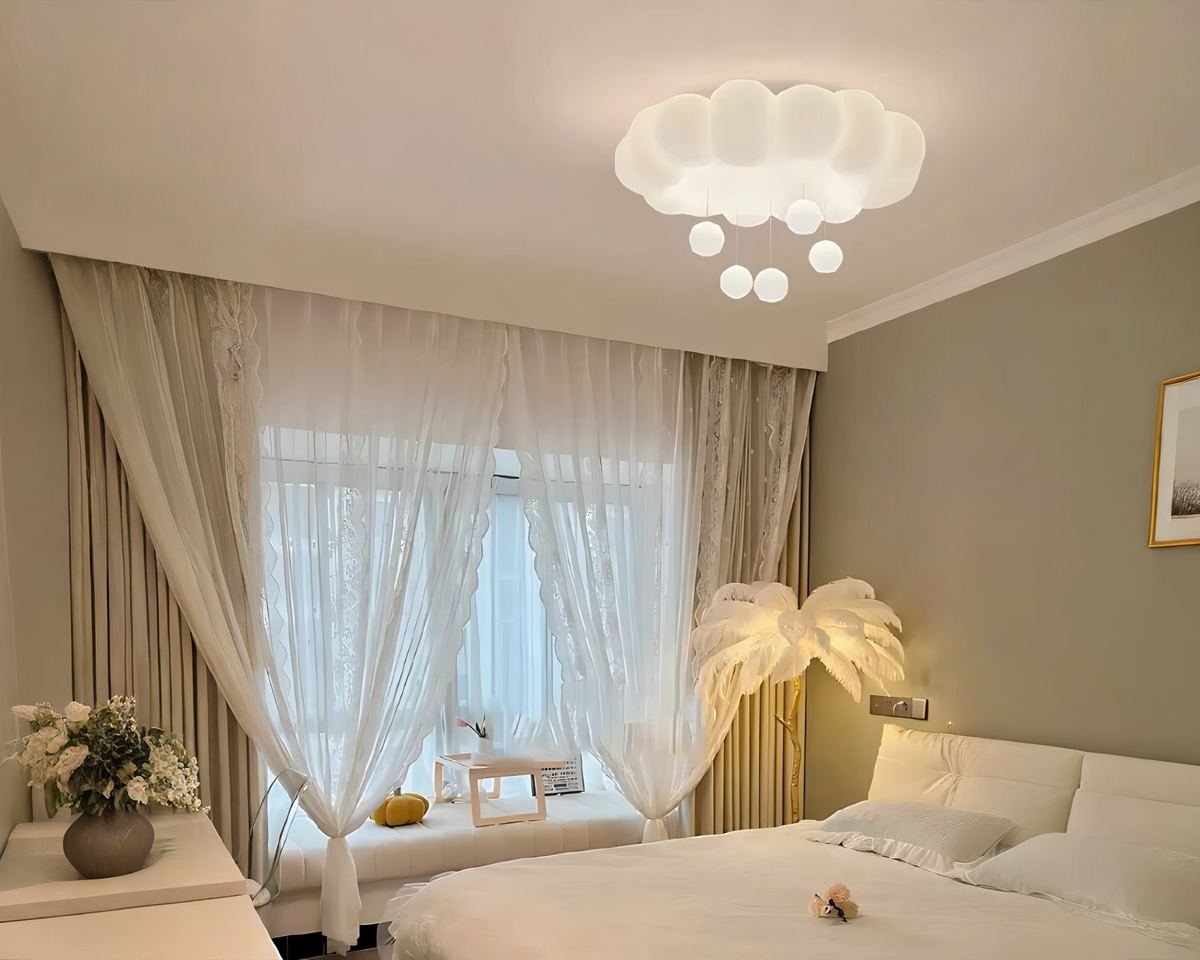 Lustre chambre ado nuage blanc et boules suspendues
