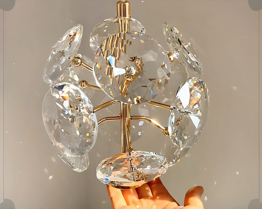 Petit lustre boule à facettes de cristal et métal doré, vue 3