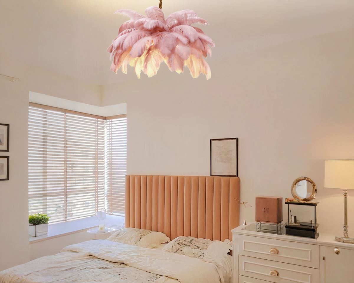Lustre chambre cocooning en plumes d'autruche, vue 2