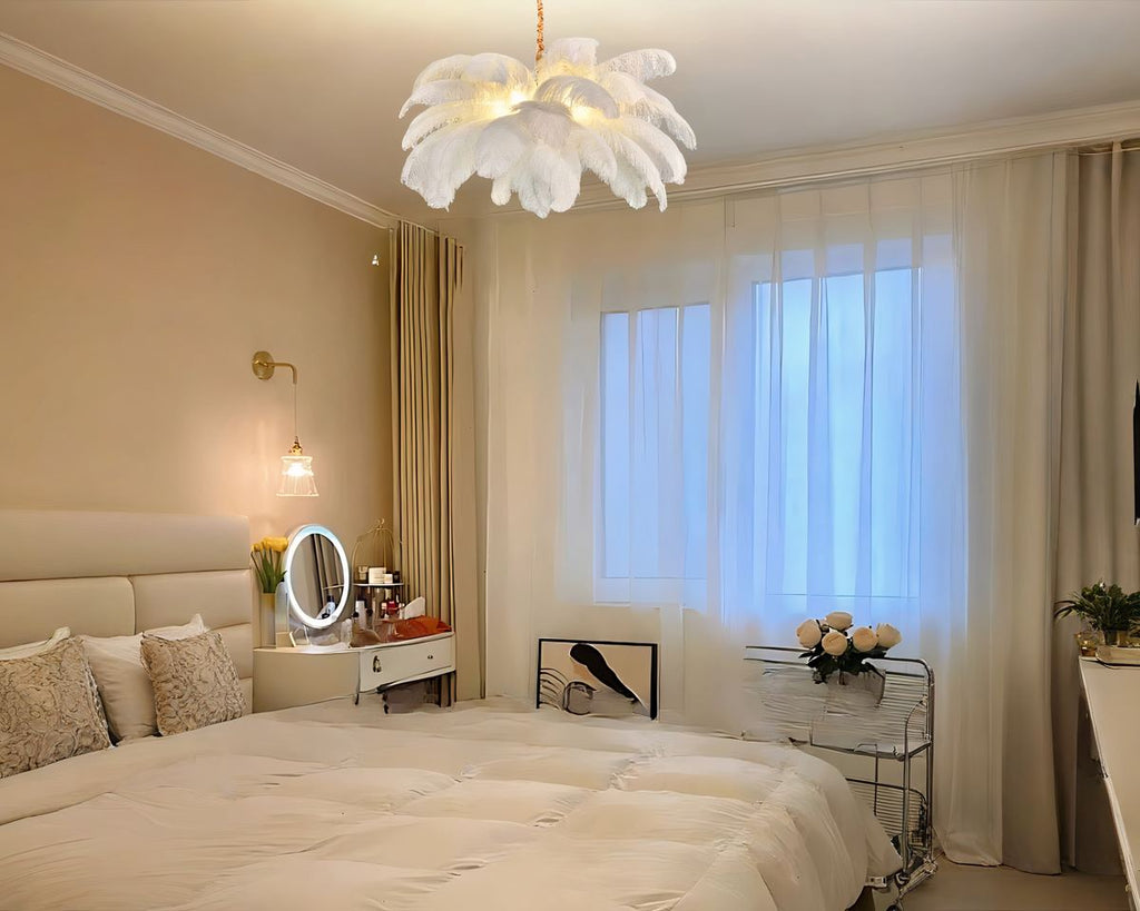 Lustre chambre cocooning en plumes d'autruche, vue 3