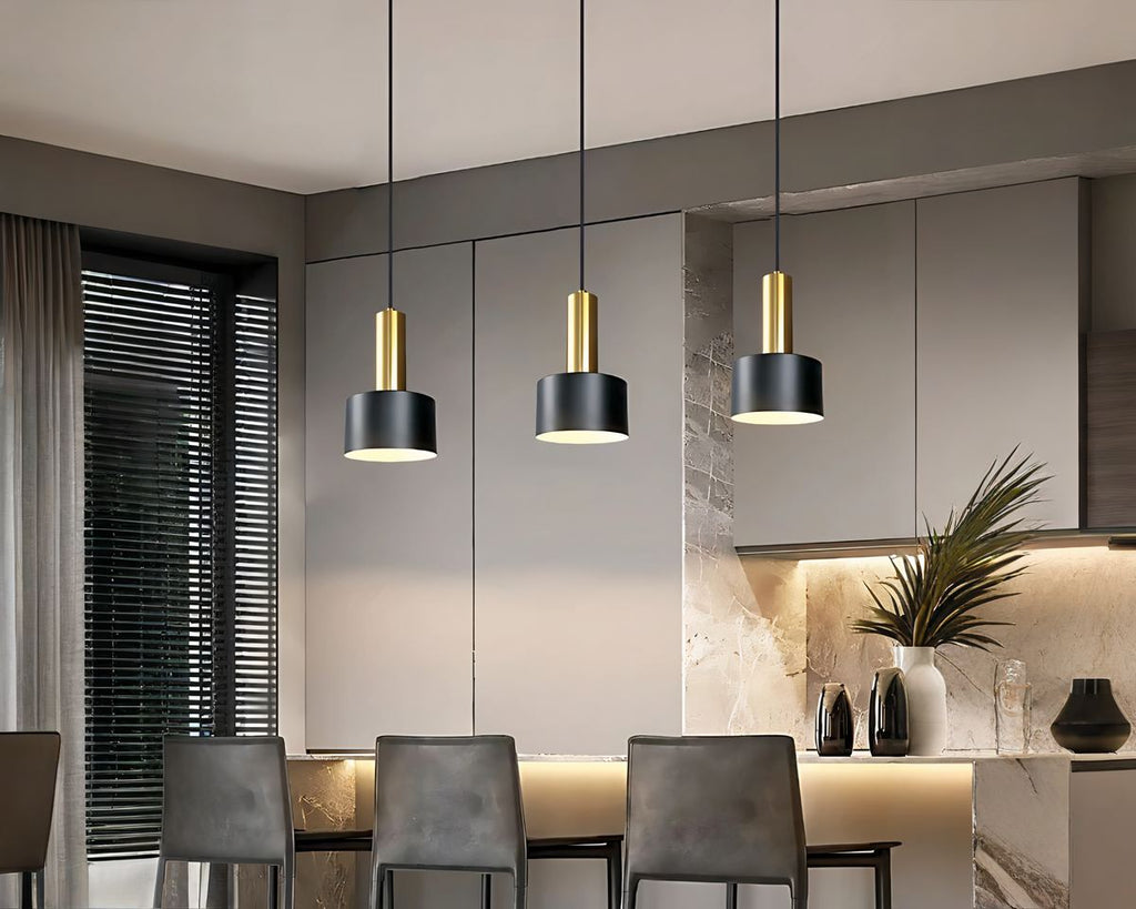 Lustre cuisine petite suspension noire et dorée, vue 2