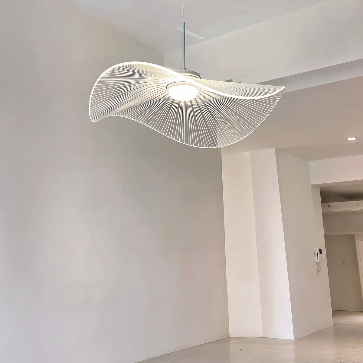 Lustre moderne aérien en acrylique blanc, vue 10