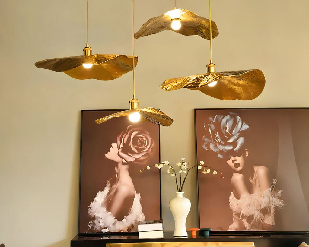 Lustre en fer forgé martelé doré forme chapeau, vue 2
