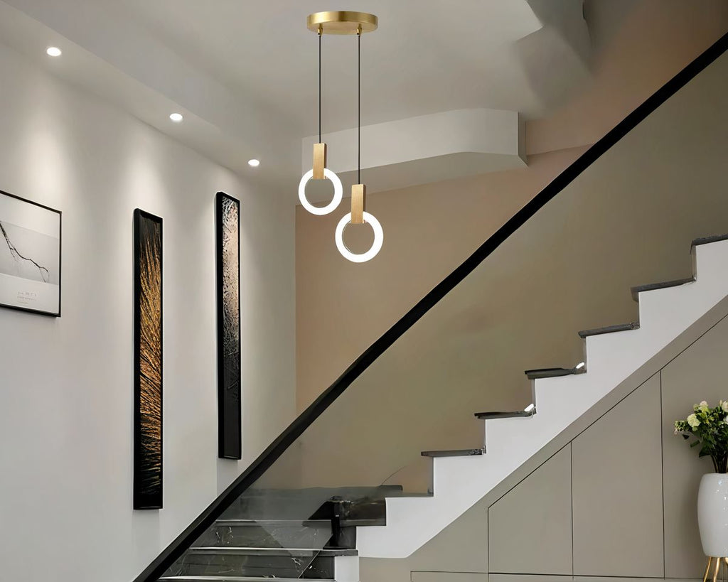 Lustre escalier à deux anneaux lumineux superposés