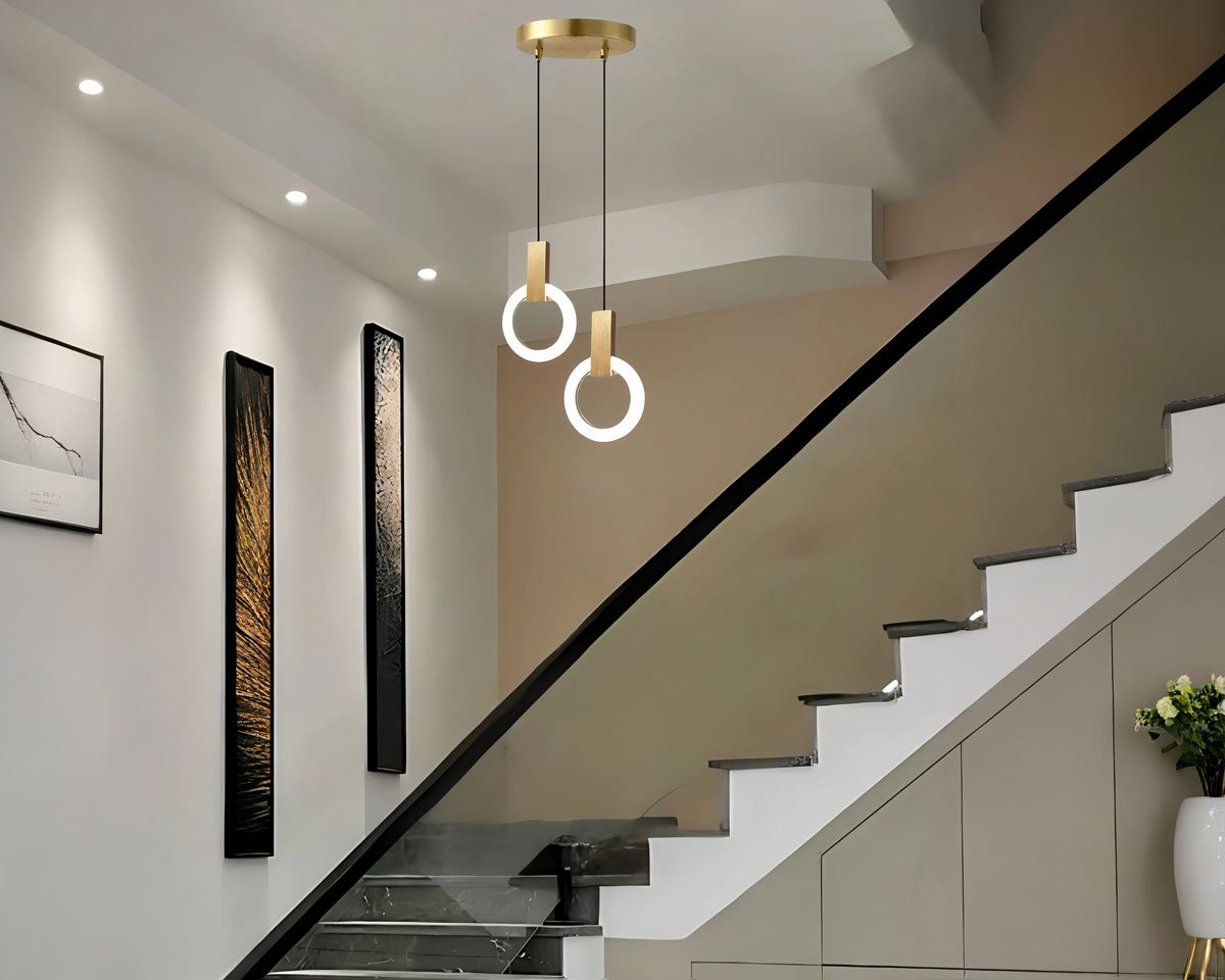 Lustre escalier à deux anneaux lumineux superposés