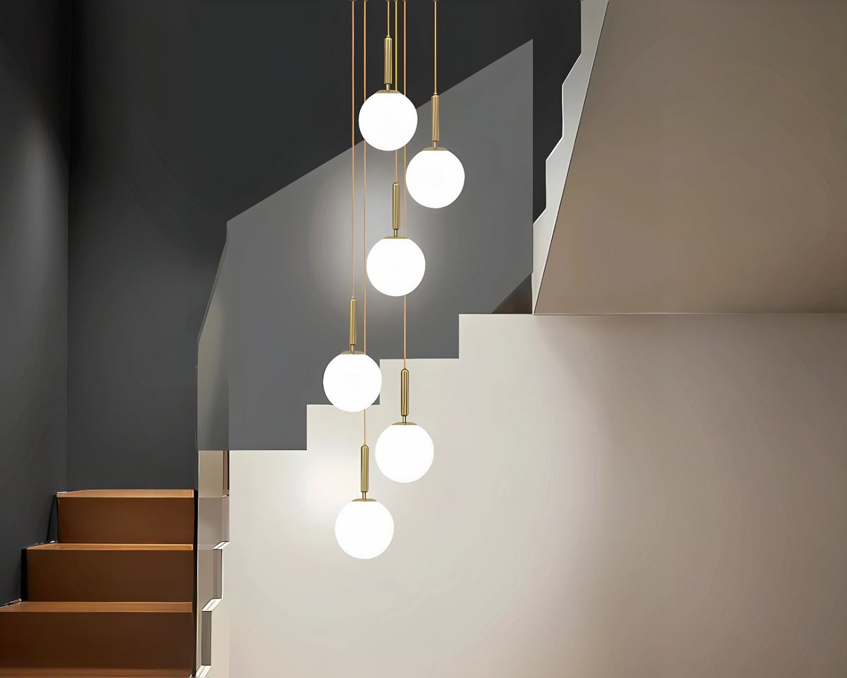 Lustre escalier globes de verre en chute verticale