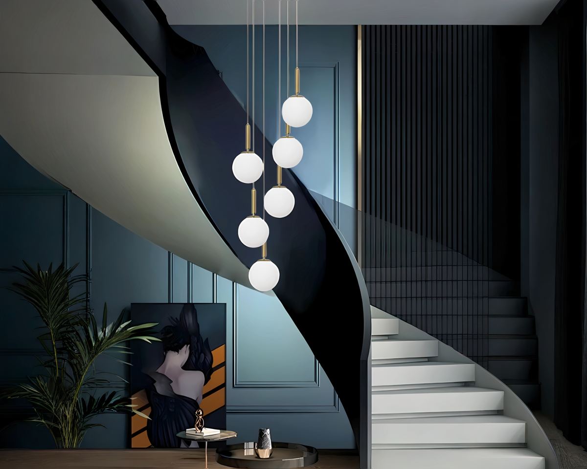 Lustre escalier globes de verre en chute verticale, vue 3