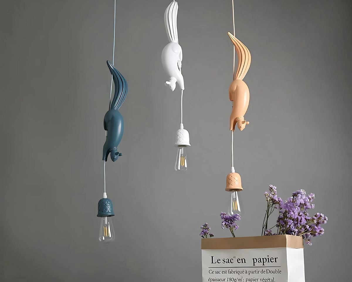 Lustre chambre bébé écureuil suspendu en résine