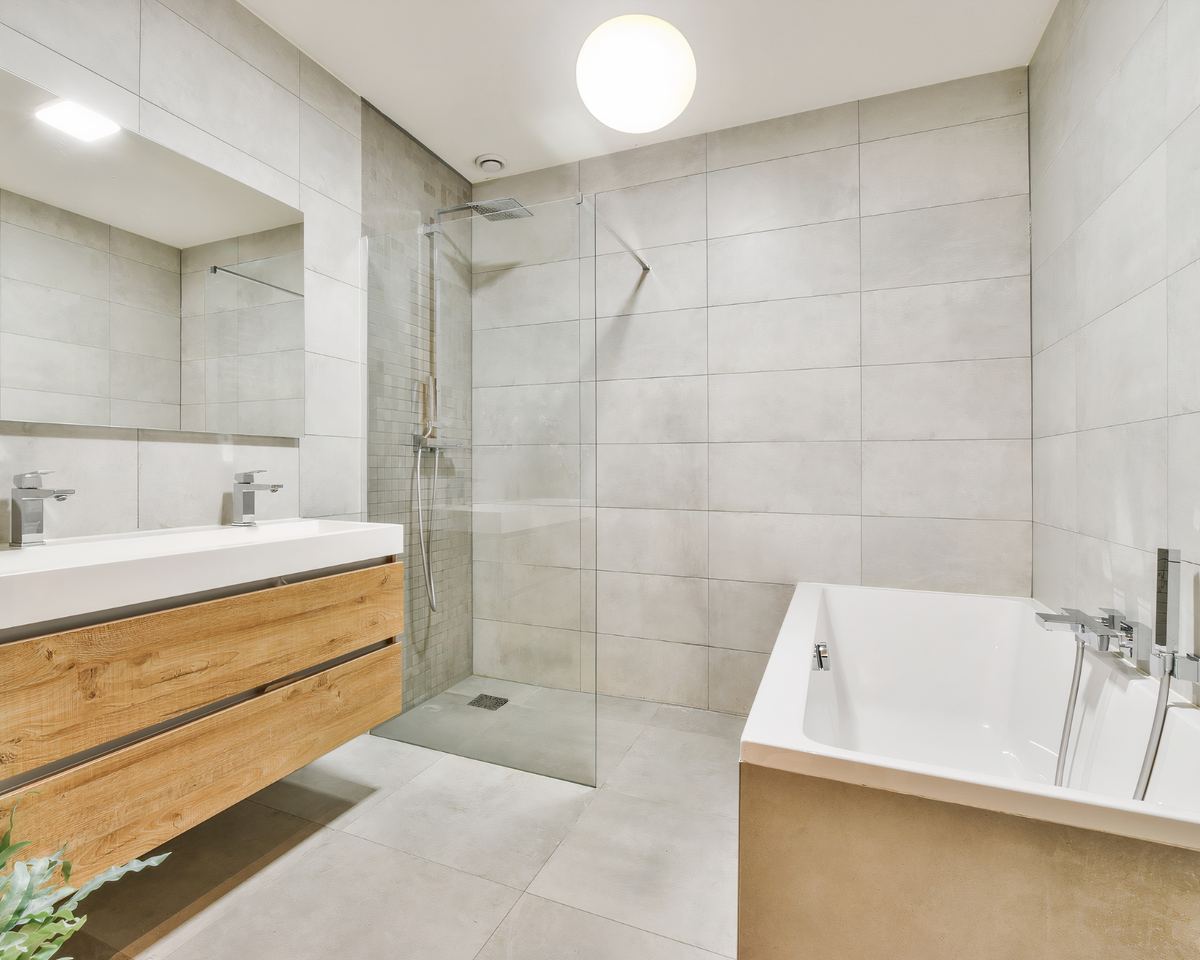 Lustre salle de bain sphère en verre effet cristal, vue 2
