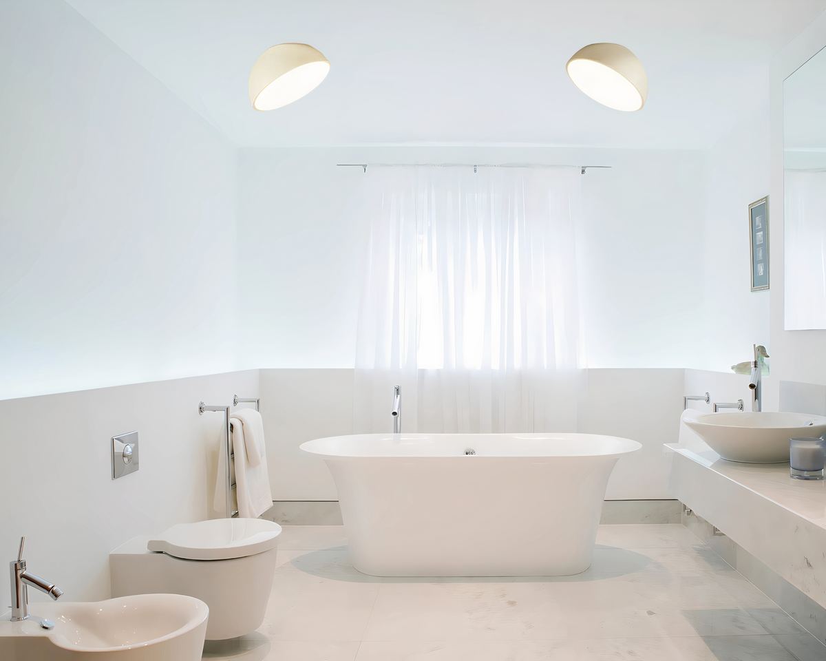 Lustre salle de bain en demi-cercle, fer forgé et acrylique, vue 2