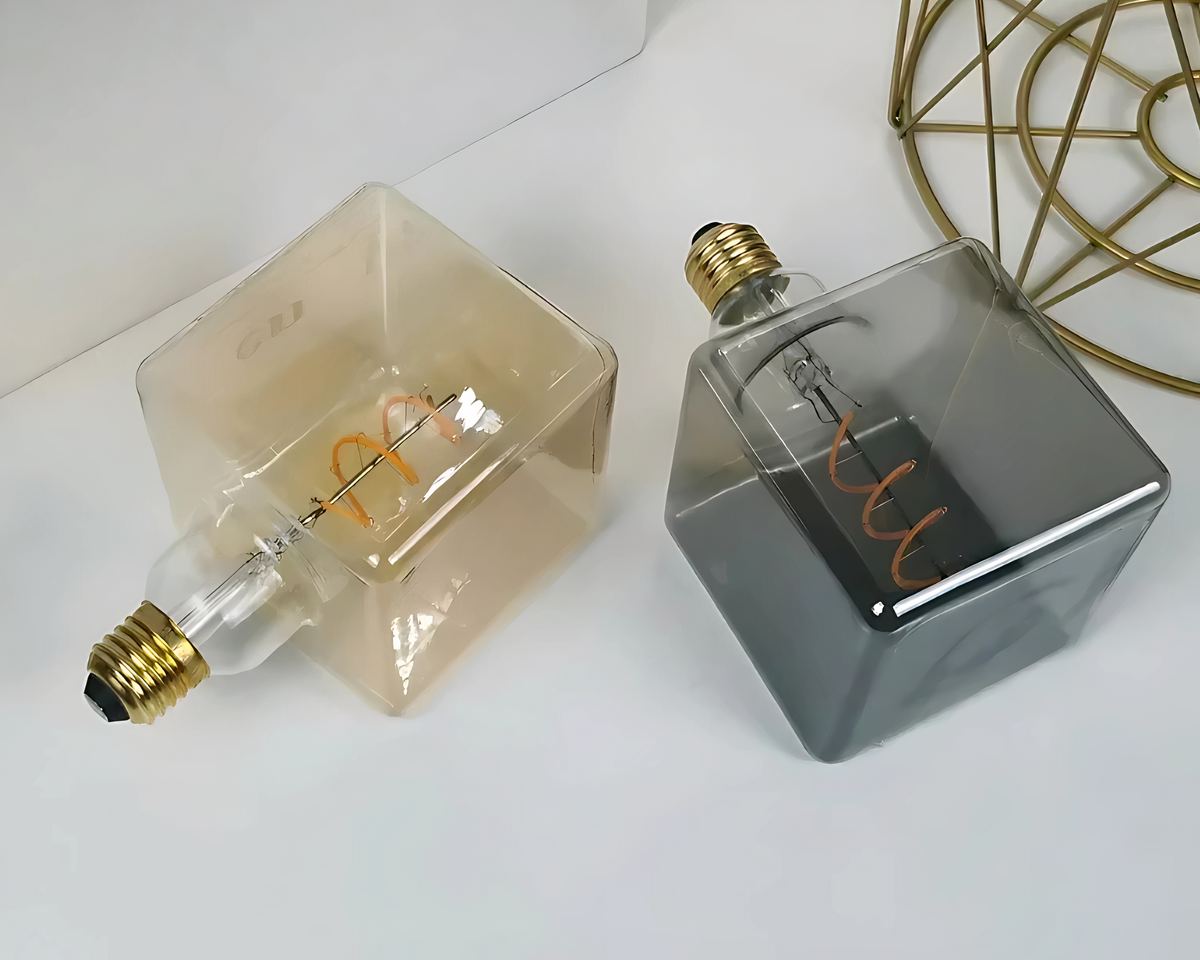 Lustre design ampoule géante carrée à filament, vue 7