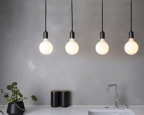 Lustre ampoule géante en verre blanc