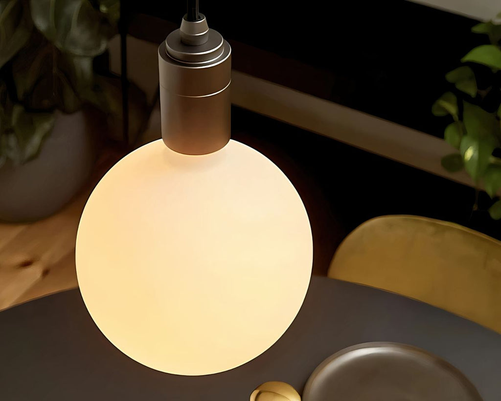 Lustre ampoule géante en verre blanc, vue 6