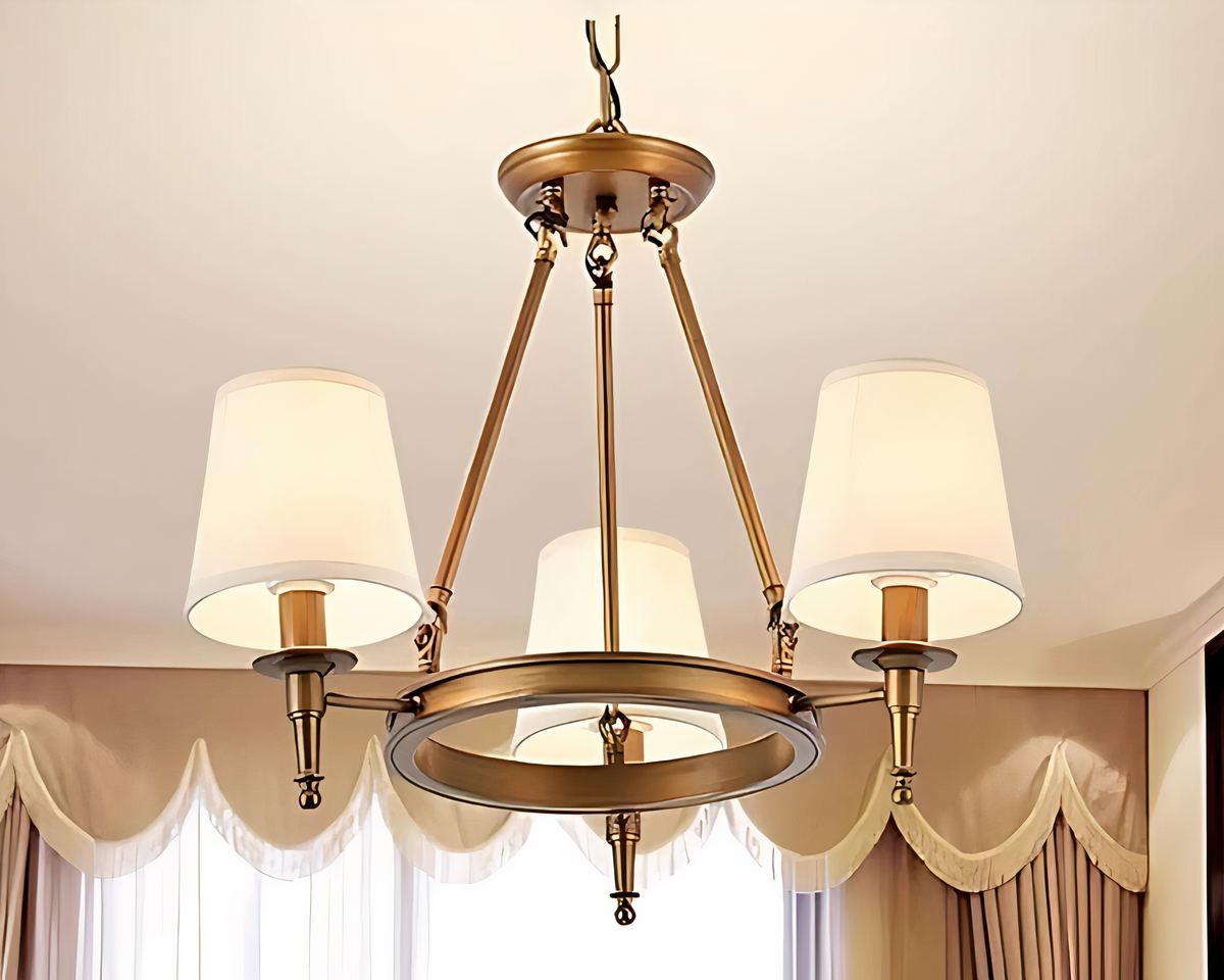 Lustre ancien en fer forgé avec abat-jours en tissu, vue 3